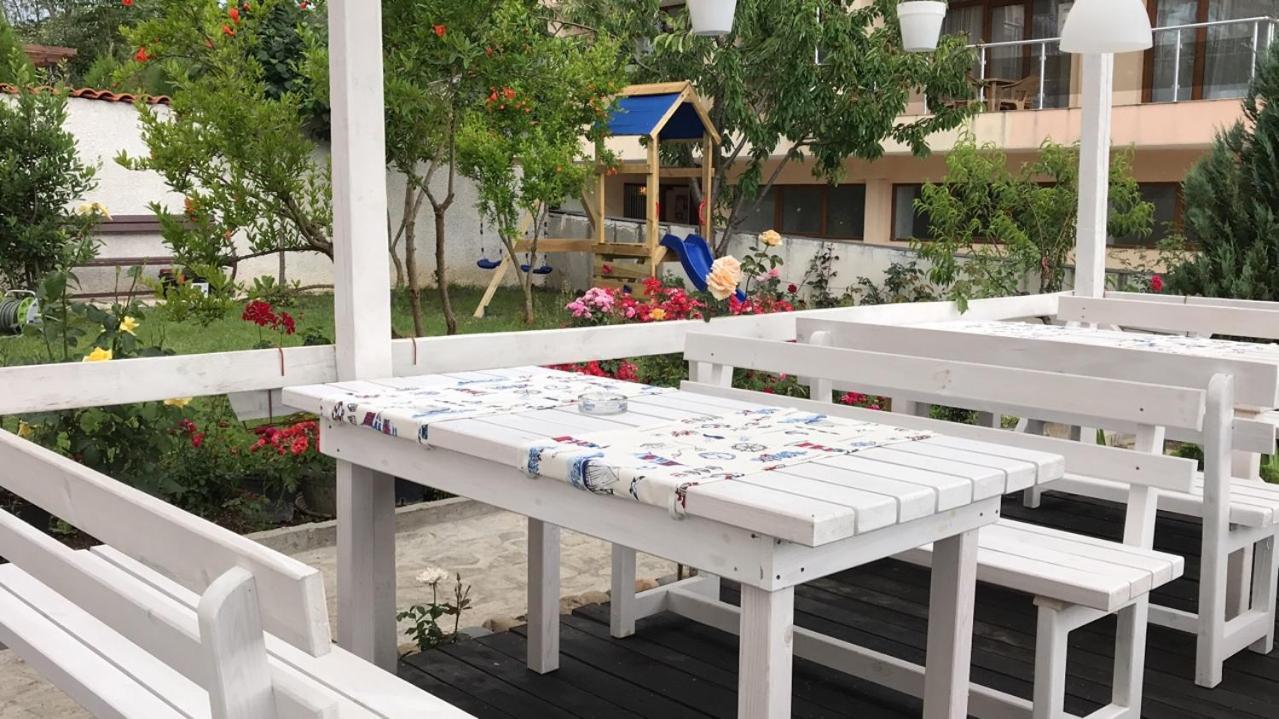 Family Hotel Akra Chernomorets Exterior photo