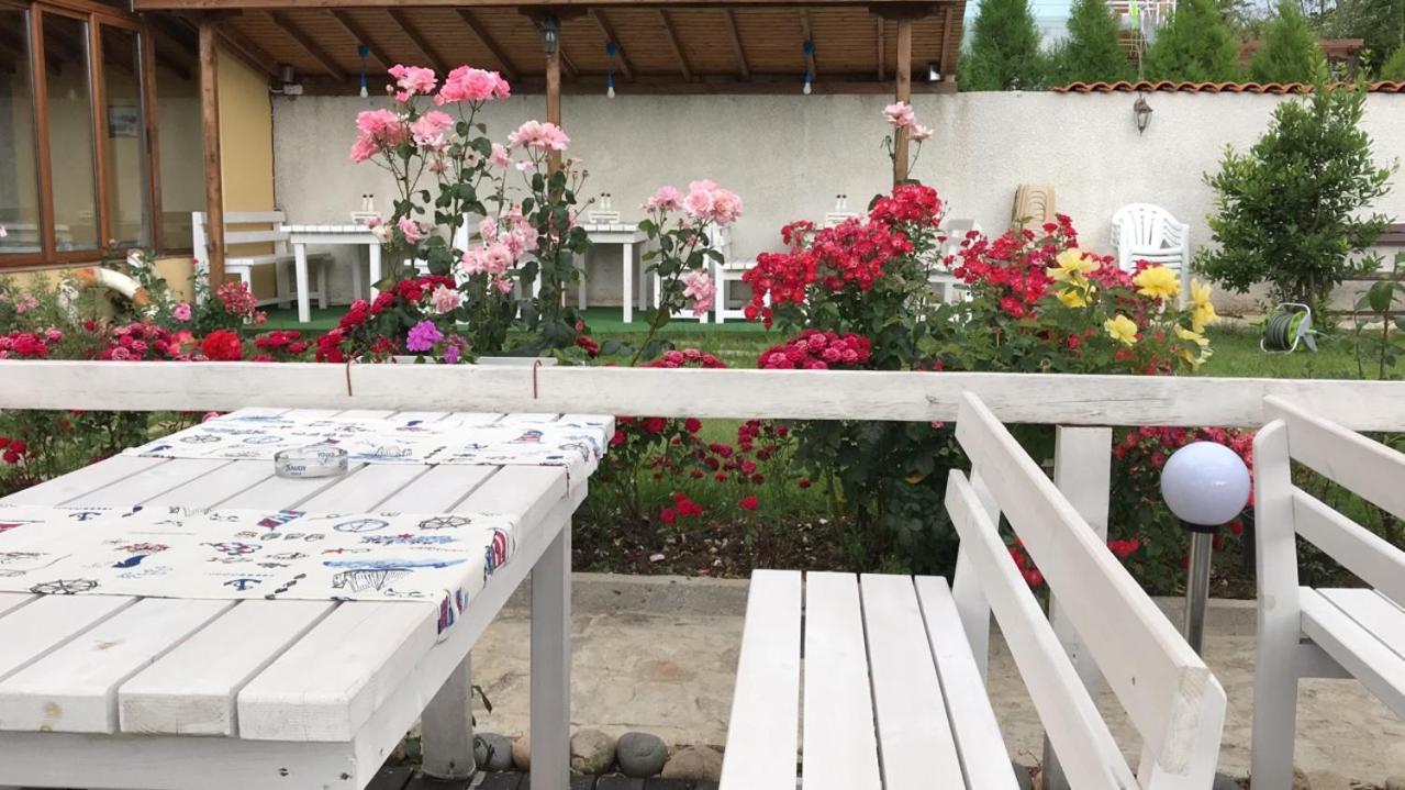 Family Hotel Akra Chernomorets Exterior photo